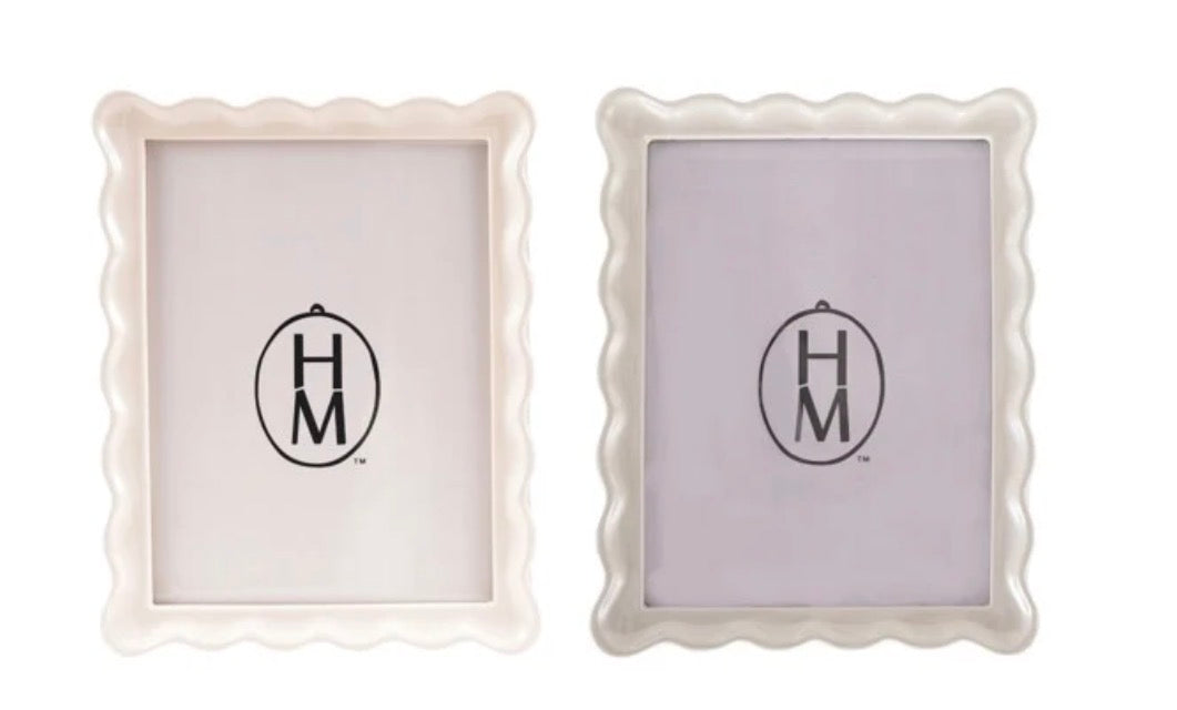 Scalloped frame